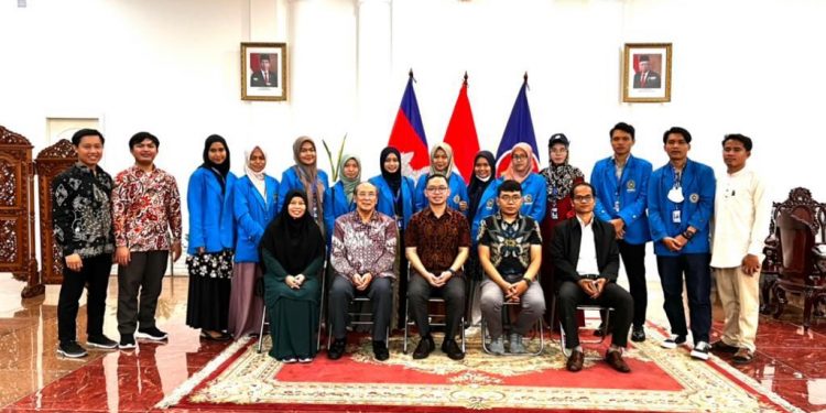 KKN Internasional, Mahasiswa FAI UMSU Diterima Dubes RI di Kamboja