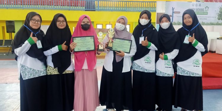 Mahasiswi MBS FAI UMSU Juara 1 Lomba Poster di UNIMED